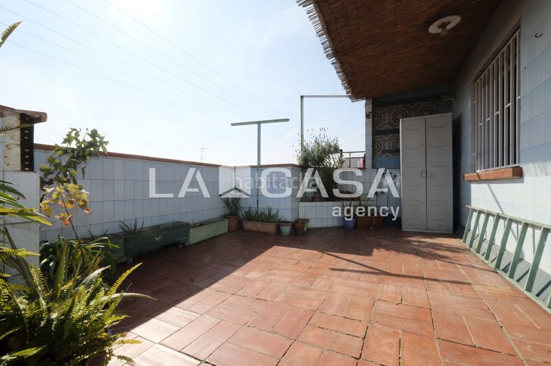 Foto 8c519280-9587-40ba-b1e1-f6001ba1c42e. Ático en Prosperitat Barcelona