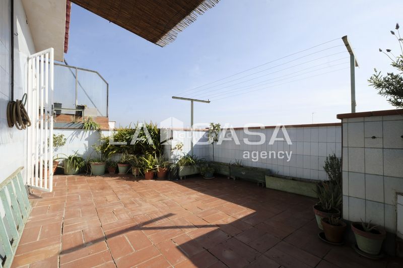 Foto d58e04d6-668d-4103-a880-35da08088dba. Ático en Prosperitat Barcelona