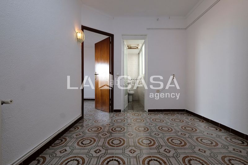 Foto fd4bf2d0-0abf-49df-87bf-c82d29dac32b. Ático en Prosperitat Barcelona