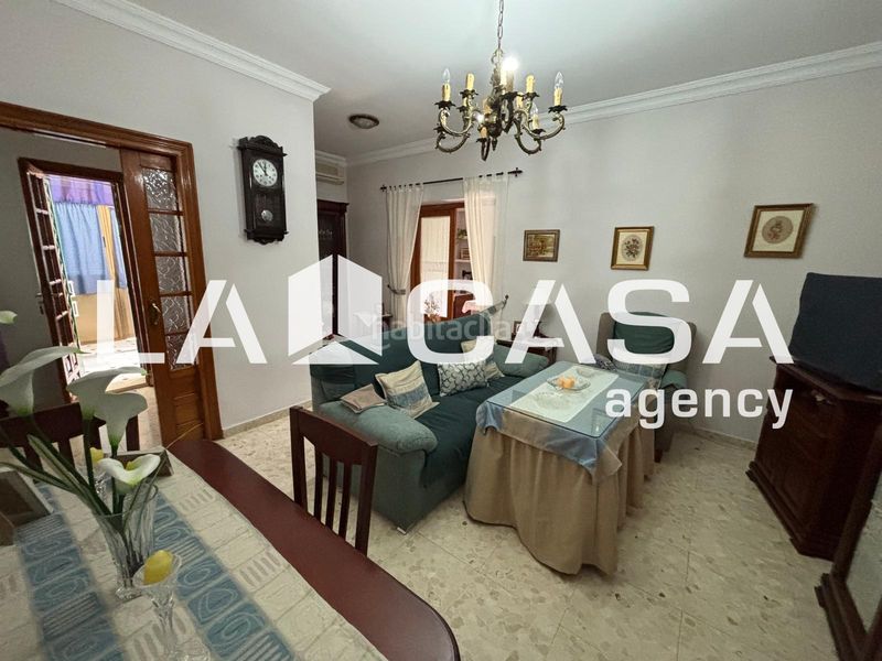 Foto c38adb03-fa15-434d-aec7-9c723889dbdb. Chalet en cerros de Montequinto Montequinto