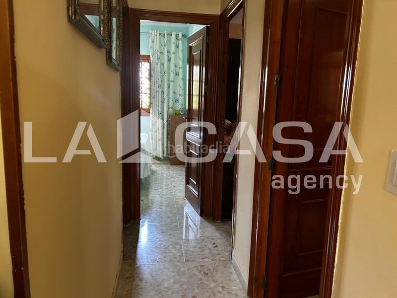 Foto f8385bbe-f1da-4d27-9d09-fa4f3ca6affc. Xalet amb aparcament a cerros de Montequinto Montequinto