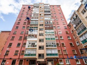 Foto 99bb5d4d-eefc-4048-9026-939c418656a5. Piso en Bolueta Bilbao