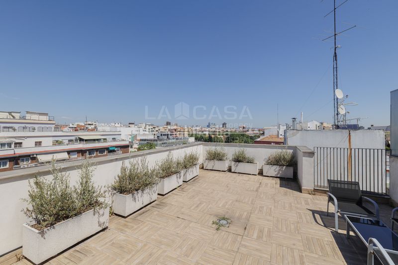 Foto 0d690599-7d9e-4da9-90d8-a965995d2164. Pis amb aparcament a Niño Jesús Madrid