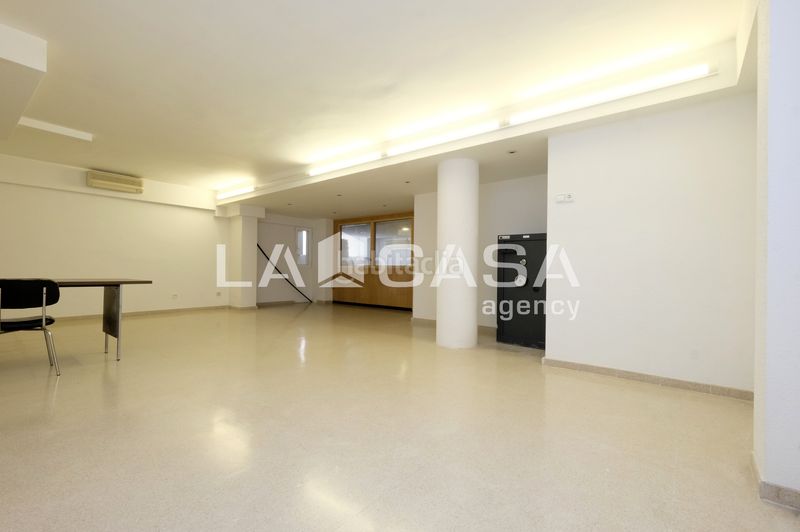 Foto c6ba12d7-0c4f-4cb7-b76e-4dc4cd9bf58e. Local comercial a Porta Barcelona