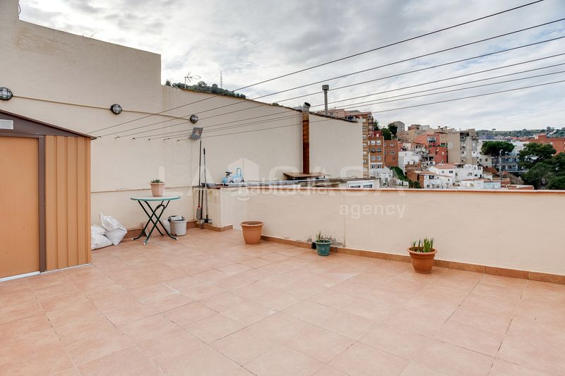 Foto 85ea8947-5043-4a11-b02b-7657a1ac8bb7. Casa amb calefacció a La Font d´en Fargues Barcelona