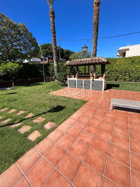 Foto 1806f5c1-a16f-4792-b1b0-829797d481c4. Casa amb aparcament a Lluminetes Castelldefels