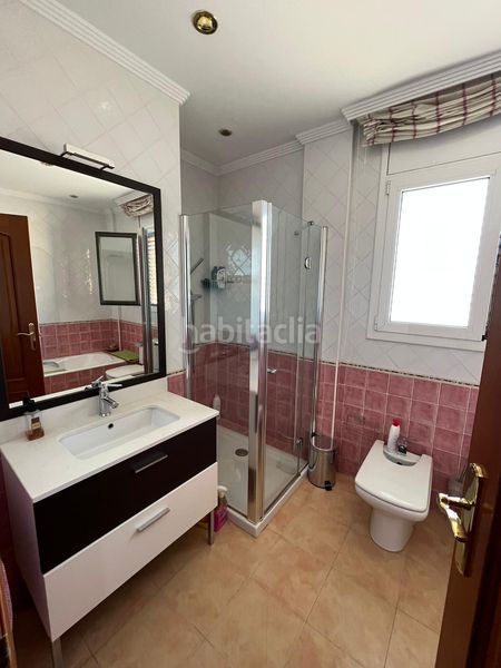 Foto b5fdf6c4-7404-46f8-bbd0-4081eacc7ae2. Casa amb aparcament a Lluminetes Castelldefels