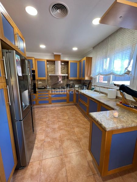 Foto b63c811b-0403-4260-affc-7932ac03199a. Casa amb aparcament a Lluminetes Castelldefels