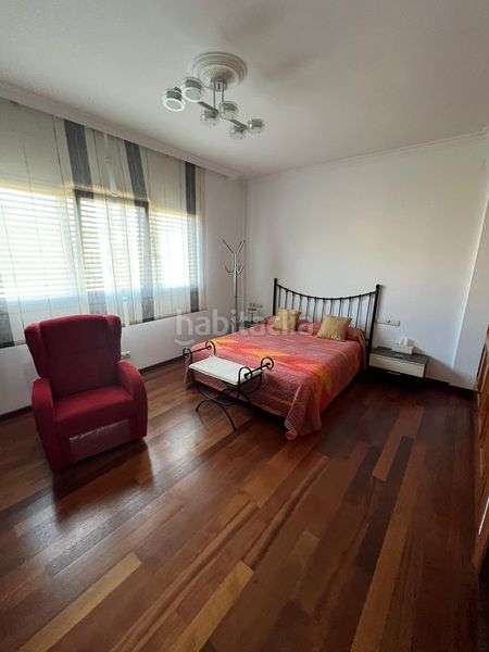 Foto c966bdee-81f4-4f74-862e-b6c676906ffc. Casa amb aparcament a Lluminetes Castelldefels