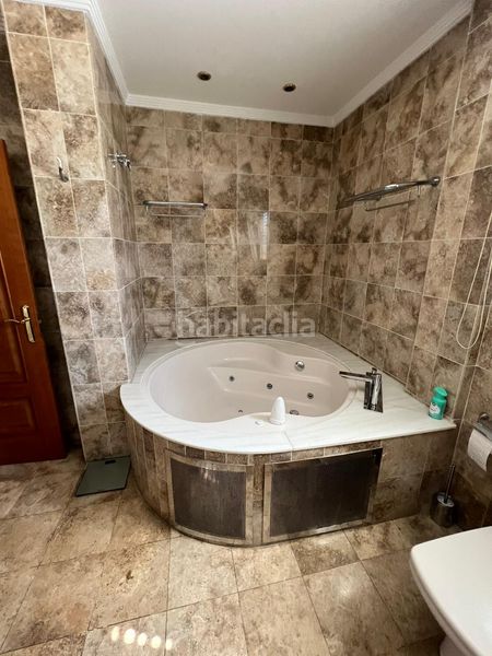 Foto f64e6395-610d-4a90-a22a-f04b141afa45. Casa amb aparcament a Lluminetes Castelldefels