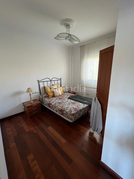Foto f90d2841-663e-41c0-bace-1d2932145a8e. Casa amb aparcament a Lluminetes Castelldefels