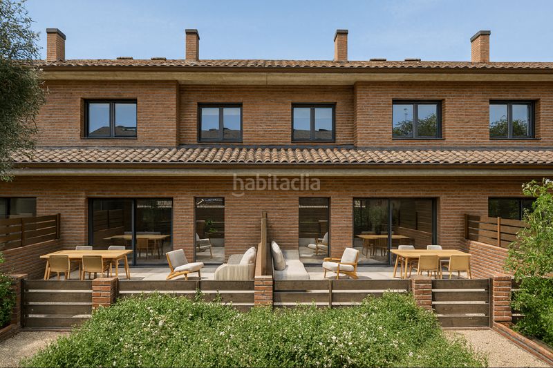 Foto 6db3727c-4b28-41ae-a649-363e57041c66. Casa adossada amb aparcament piscina a Begues