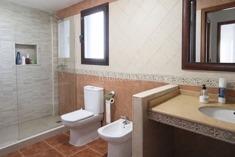 Foto e87f76a0-fa27-4040-94fe-2c461f33cd98. Chalet con camino parcheggio piscina in Capellanía - Retamar Alhaurín de la Torre