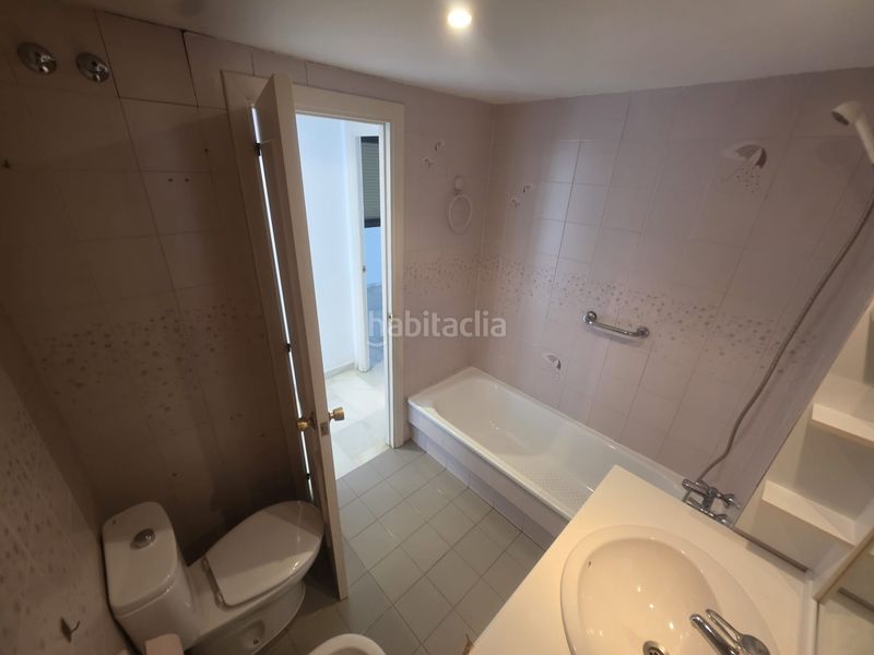 Foto f223a961-ee25-483f-b447-c04b00da4bb5. Pis amb piscina a La Carihuela - Los Nidos Torremolinos