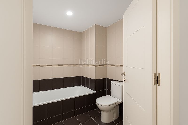 Foto 02559b77-b3c2-4829-9c1d-6c762d534a8a. Casa aparellada amb xemeneia aparcament piscina a Málaga