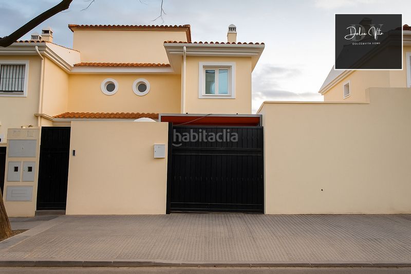 Foto b9c20e7a-2614-466d-aede-bbf0de54ecd3. Casa aparellada amb xemeneia aparcament piscina a Málaga