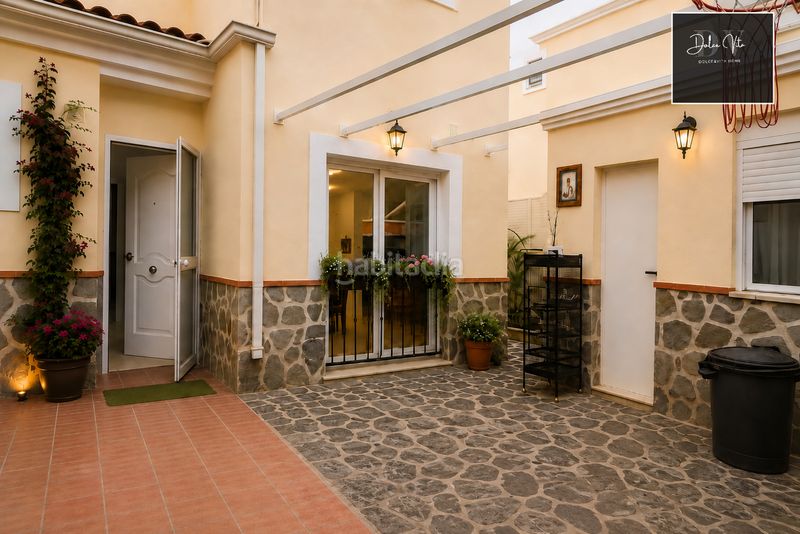 Foto c9382b76-1882-4529-8b88-723fe4dd4b2f. Casa aparellada amb xemeneia aparcament piscina a Málaga