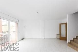 Tríplex  Carrer àngel guimerà. Triplex con terraza. 304.000