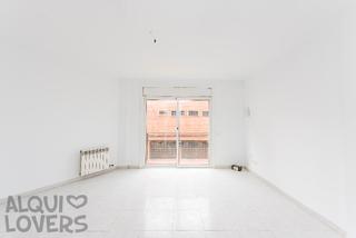 Pis  Carrer àngel guimerà. Triplex con terraza. 304.000