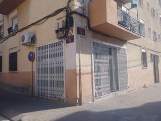 Local commercial  Carrer sol. Local esquinero posibilidad de hacer vivienda