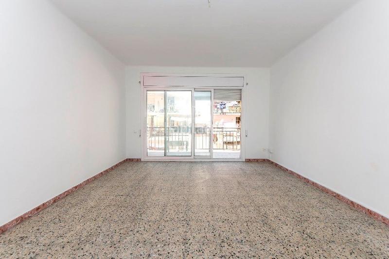 Foto 913b5ebb-6cc9-419e-9171-cdbb21156a31. Piso en carrer àngel guimerà 15 atencion inversores!!!!!!!!!!! en Granollers