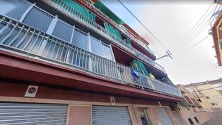 Flat in Carrer d'antoni de gimbernat 19. ?? inmueble ocupado – oportunidad para inversores