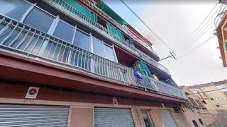 Pis a Carrer d'antoni de gimbernat 19. ***inmueble okupado***