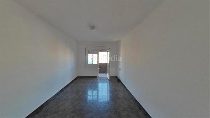 Foto 16187e40-f193-4d91-a1d7-88f95fdb8b8b. Piso en carrer d'archidona 23 ideal inversores en Sabadell