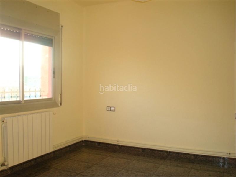 Foto fdf5f929-e2de-4e10-a738-c44a8e7a85d6. Pis a carrer puiggraciós 6 a Congost Granollers