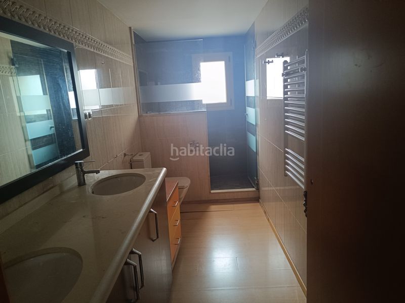 Foto 174c7688-f86d-44f5-85de-c5a14c81df40. Casa adossada amb aparcament piscina a Can Rull Sabadell