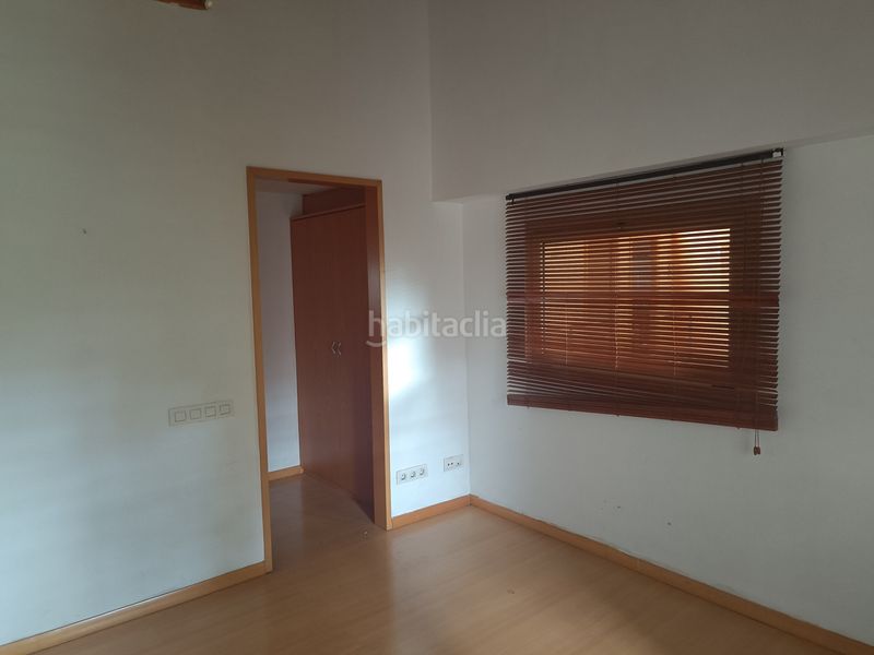 Foto 5e51fe9f-a5b9-45d3-bbcc-edb6e40e1b44. Casa adossada amb aparcament piscina a Can Rull Sabadell