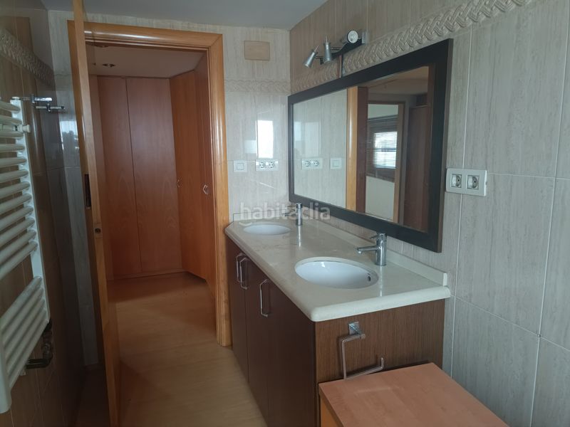 Foto c354039a-e866-45bd-92fe-98fa99f08020. Casa adossada amb aparcament piscina a Can Rull Sabadell