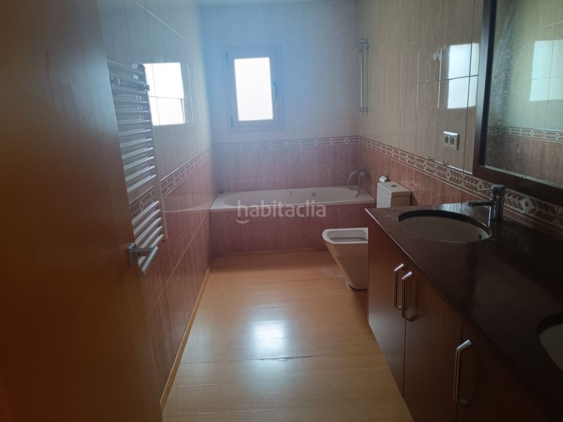 Foto fb767e51-b064-4e3d-9f24-44c423c39c0e. Casa adossada amb aparcament piscina a Can Rull Sabadell