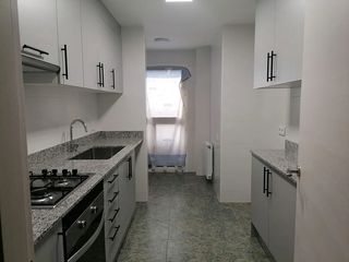 Pis  Carrer ceclavin. 3 hab, para entrar a vivir!!!!!! pk opcional