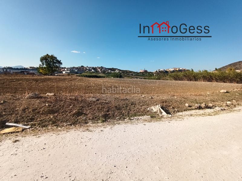 Foto a9b8cba6-bec0-4bb4-a8fd-d7503cfa4d82. Terrain industriel dans Coín