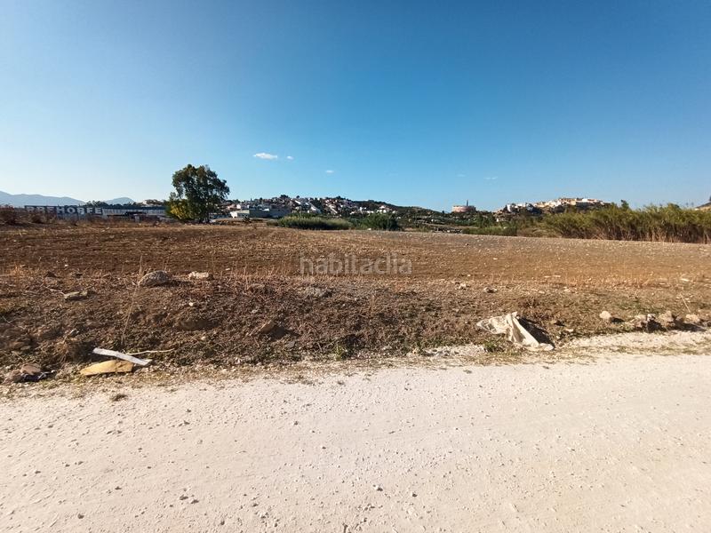 Foto b725aacd-fc8e-4b0b-b468-cbcb4fb628f3. Terrain industriel dans Coín