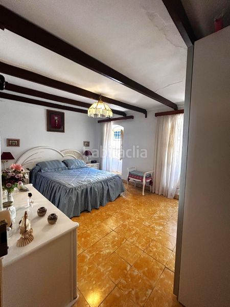 Foto b9a12fe6-a555-4dc1-ab4e-7f40509a385b. Casa adossada a Coín