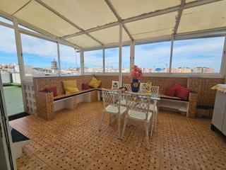 Attico en Calle general castaos 30. tico bien situado con gran terraza.