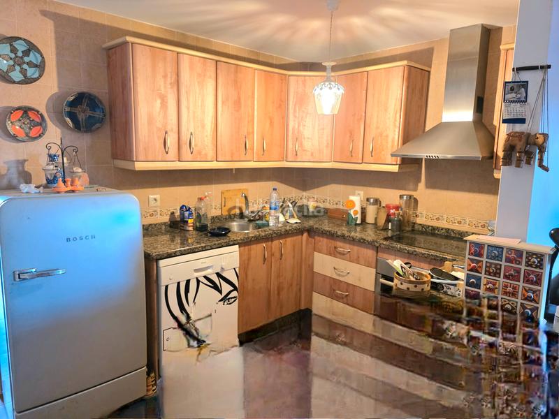 Foto 4959534e-44fa-42cb-9d94-48d0d2c431c2. Dúplex piso cerca de la playa. en El Rinconcillo Algeciras