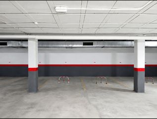 Location Parking voiture à Barrios (Los). Amplio garaje en zona tranquila.
