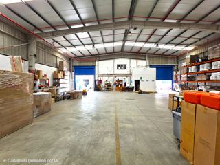 Capannone industriale in Huerta Fava-Santiago. Nave industrial amplia, actualizada y con excelentes accesos