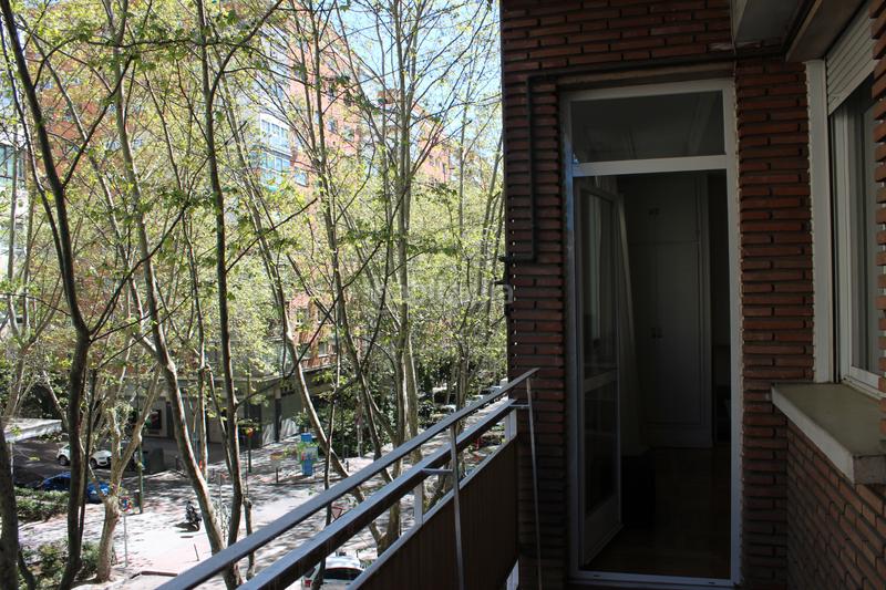 Foto 311cf50f-9245-43de-8550-da1393861322. Alquiler piso en calle del profesor waksman 20 piso exterior con terraza en bernabéu en Madrid