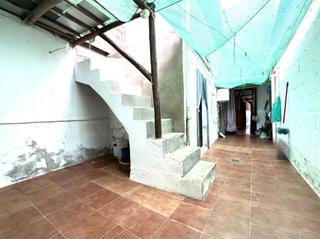 Maison à Calle garcia holguin 24. Casa en venta en medellín