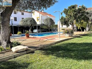 Casa  Calle adelfas. Vivienda de lujo, con calidades en la zona del hospital