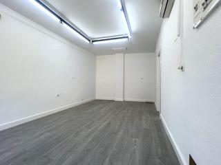 Local commercial à Calle lopez ayala 82. Local en venta en villanueva de la serena