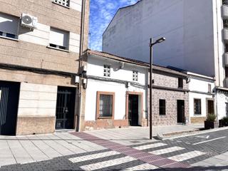 Maison  Ayala. Casa solar en calle ayala