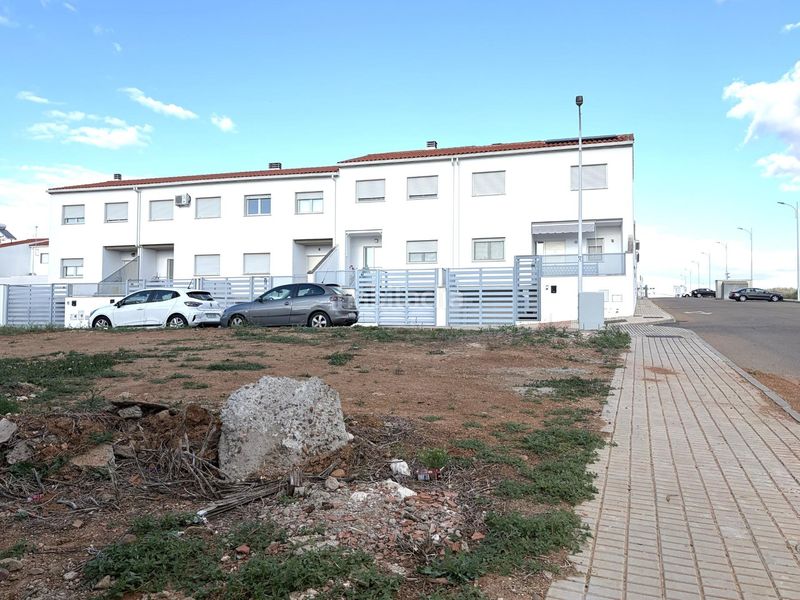 Foto f8f2dba1-885a-4385-93b4-23e3e9afcdde. Terreny residencial a Don Benito