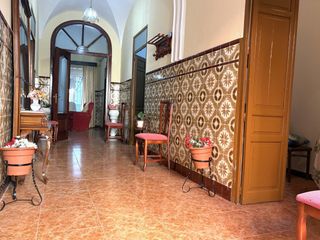 Casa  Calle don llorente. Casa entera con cochera