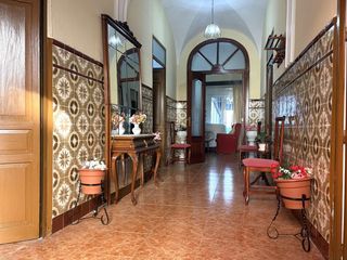 Casa  Calle don llorente. Casa entera con cochera