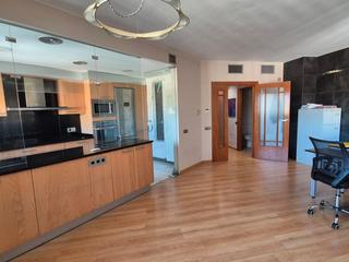 Dúplex  Plaça anselm clavé. Duplex en venta, banyeras de penedes, cocina americana, 2 baños,